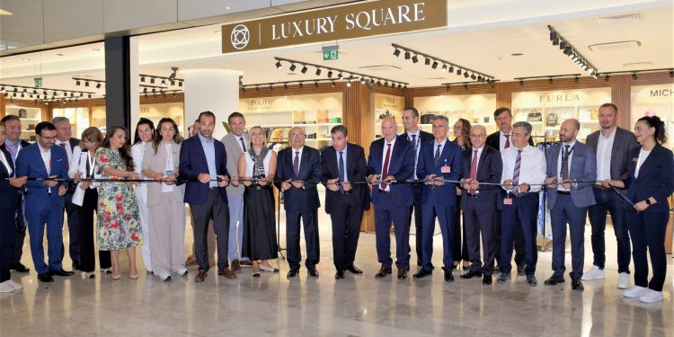ATÜ Duty Free Dalaman Havalimanı’nda iki mağaza açtı