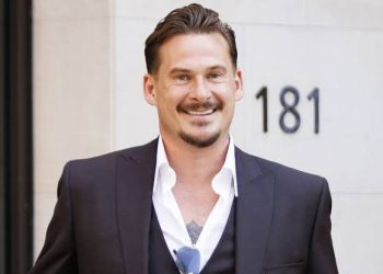 İngiliz şarkıcı THY uçağında olay çıkardı