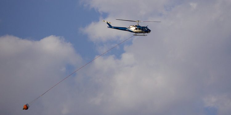 Kanada’da yangına müdahale eden helikopter düştü, pilot öldü