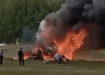 Elektrik kablolarına takılan helikopter düştü: 6 kişi öldü