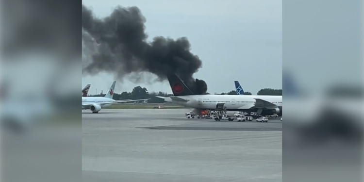 Apron aracı alev aldı, B777 zarar gördü