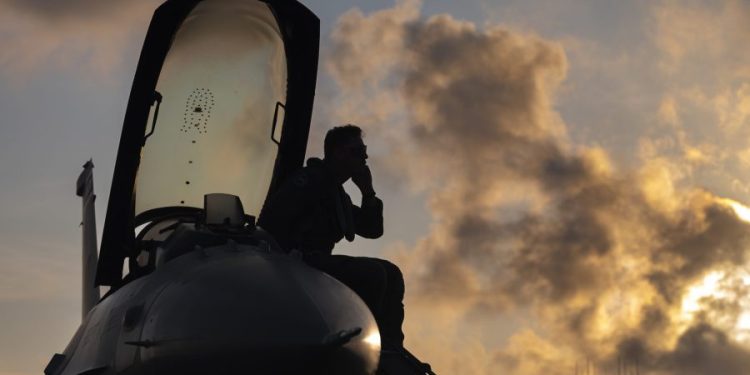 Ukraynalı pilotlar F-16’lar için dil eğitimine tabi tutulacak