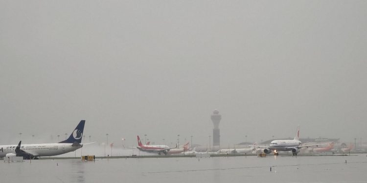 Pekin Daxing Havalimanı yoğun yağış nedeniyle göle döndü