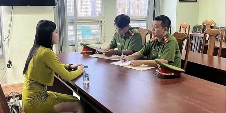 Uçuş kabin ekibi lüks otelde fuhuş yaparken yakalandı