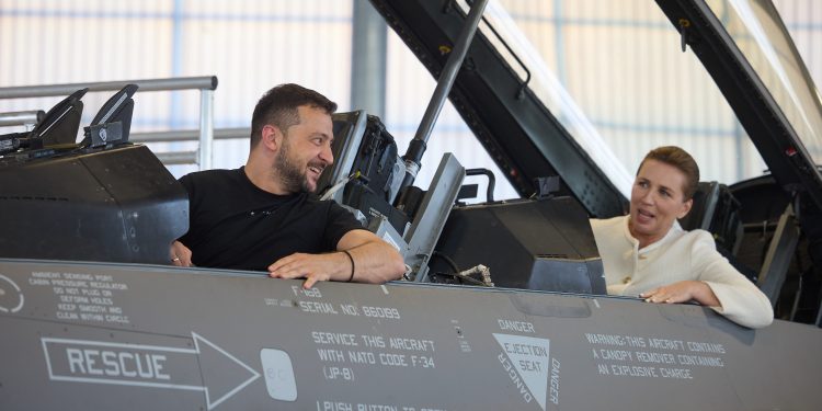 Zelenskiy, F-16 onayı sonrası Hollanda’da