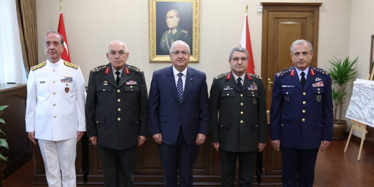 Kara ve Hava Kuvvetleri’nde devir teslim töreni