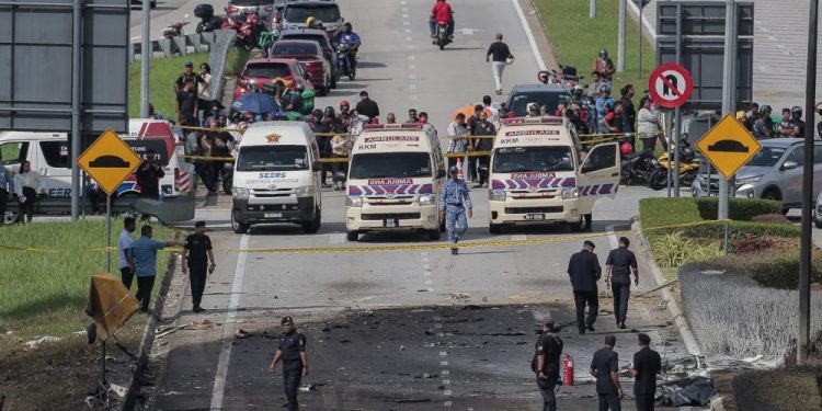 Özel jet motosiklet ve araca çarptı, 10 kişi öldü