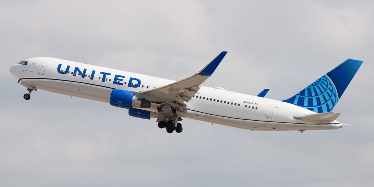 United Airlines’ın B767’si acil iniş istedi