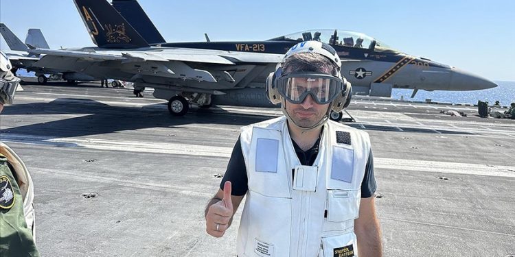 Selçuk Bayraktar ABD uçak gemisine konuk oldu