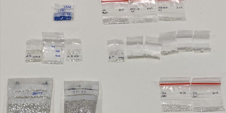 İstanbul Havalimanı’nda 30 milyon liralık pırlanta ele geçirildi