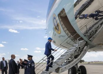 Biden’ın Air Force One merdiven seçimi tartışma konusu oldu!