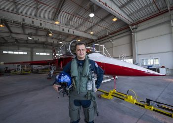 HÜRJET’in pilotu Türk Yıldızları eşliğindeki tarihi uçuşu anlattı!