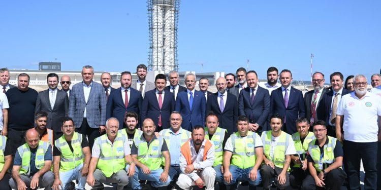 Bakan Uraloğlu: Sabiha Gökçen 2. pistini iniş ve kalkışa müsait hale getirdik