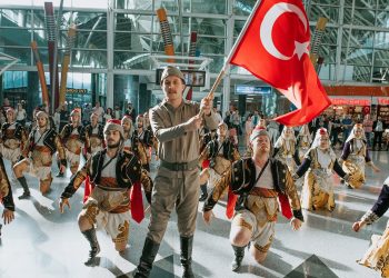 TAV Havalimanları’nda Cumhuriyet’in 100. yılı kutlandı