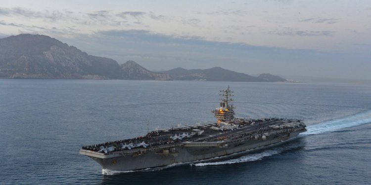 ABD uçak gemisi, Basra Körfezi’nde devriye gezecek