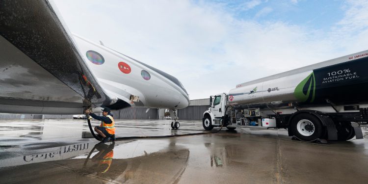 G600 iş jeti yüzde 100 SAF ile uçuş rekoru kırdı