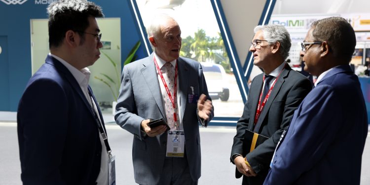 Emirates Başkanı Tim Clark hava taksileri inceledi!