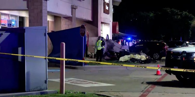 ABD’de düşen küçük uçağın pilotu hayatını kaybetti