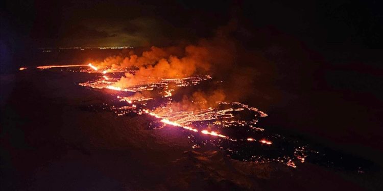 İzlanda’daki volkanik patlama hava trafiğini etkilemedi