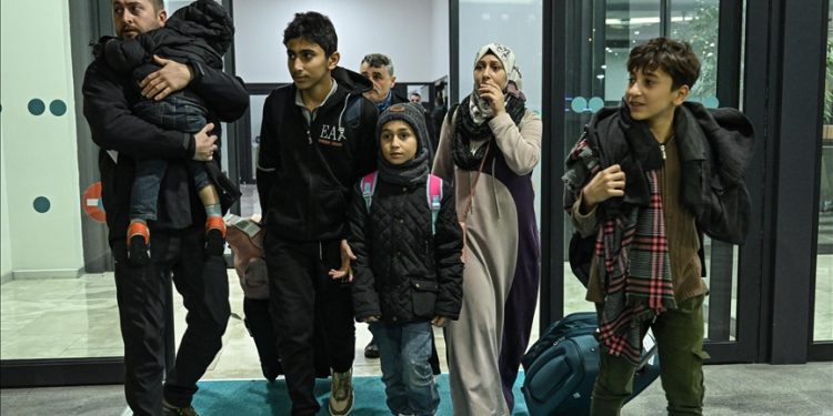Gazze’den tahliye edilen 130 Türk vatandaşı İstanbul’a ulaştı