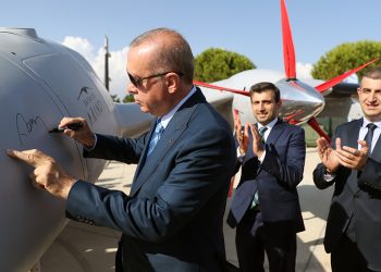 Selçuk Bayraktar siyasetin dışında mı kalmalı?