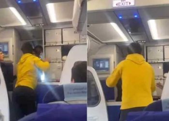 Gecikme yüzünden pilota yumruk attı