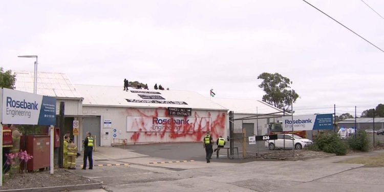 İsrail’e uçak parçası üreten fabrikaya protesto!