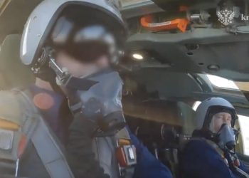 Putin, nükleer füze kabiliyetli bombardıman uçağıyla uçtu!