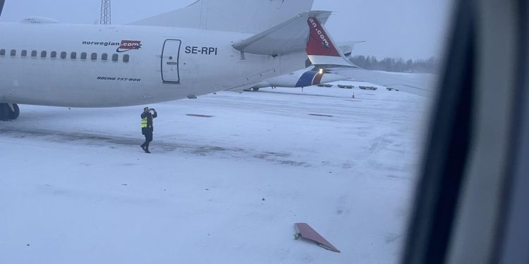 Aynı havayolunun aynı model iki uçağı çarpıştı