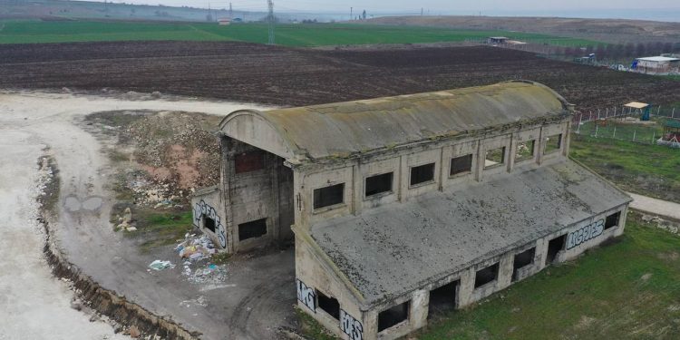 Tarihi muharip balon hangarı restore edilecek