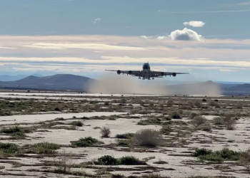 Airbus A380 ilk kontrol uçuşunu yaptı