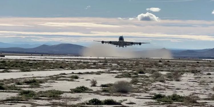 Airbus A380 ilk kontrol uçuşunu yaptı