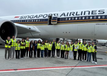 Havacılık öğrencileri Singapore Airlines’ın operasyon sürecini deneyimledi