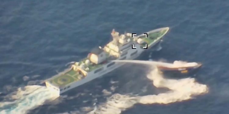 Güney Çin Denizi’nde tansiyon ‘tazyikli suyla’ yükseldi