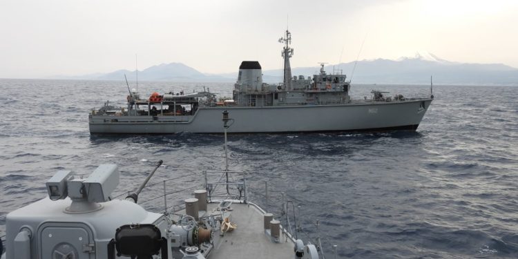 Türk ve Yunan donanmaları Ege’de bir arada