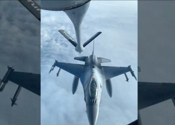 Türk hava tankerinden Romanya F-16’larına havada yakıt!