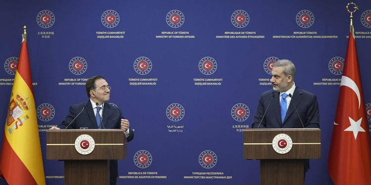 İspanya ile savunma sanayi işbirliği masada!