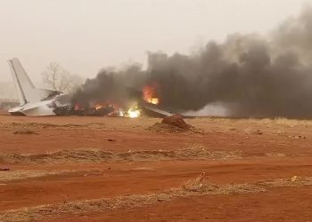 AN-26 inişte düşerek ateş topuna döndü