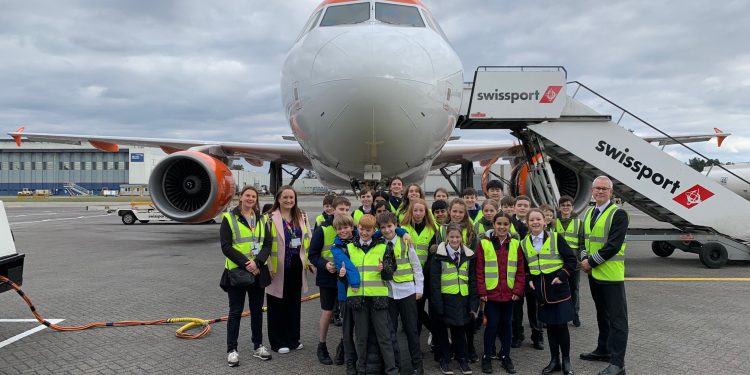 easyJet, ilkokul öğrencilerini ağırladı