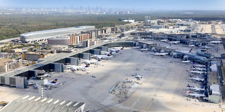 Fraport, grevlere rağmen yolcu sayısını artırdı