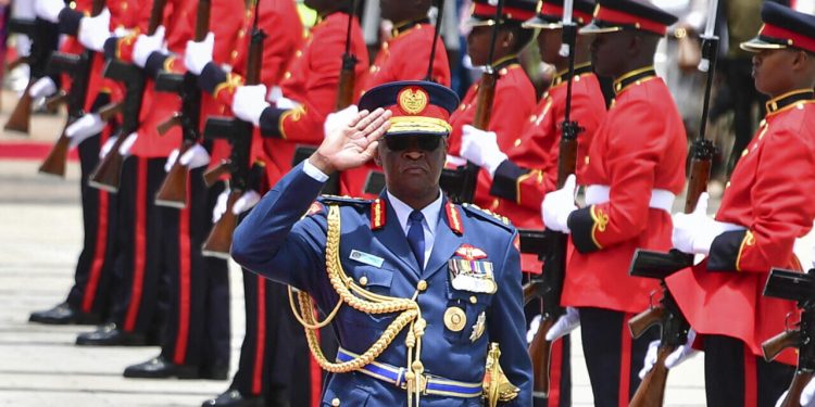 Helikopter kazasında genelkurmay başkanı ve 10 asker öldü