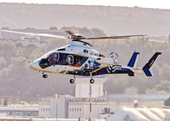 En hızlı helikopter gökyüzü ile buluştu