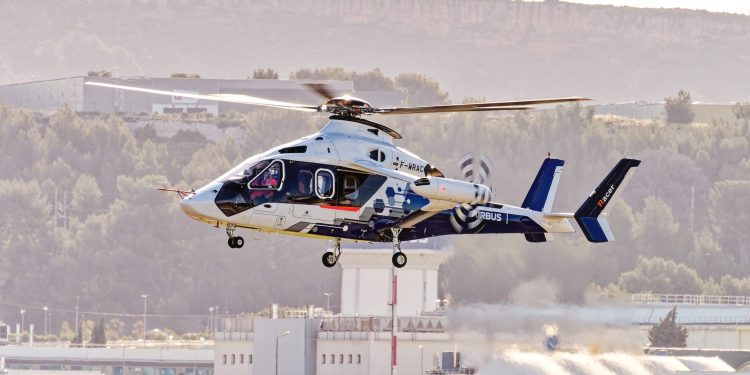 En hızlı helikopter gökyüzü ile buluştu