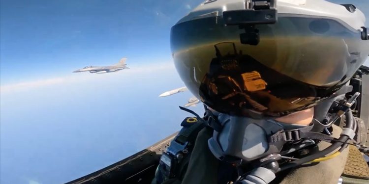 Türk Hava Kuvvetleri’nden Kıbrıs’a eğitim uçuşu