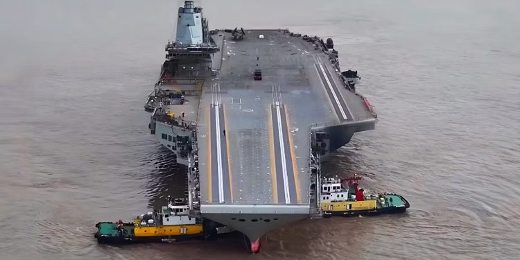 Çin’in en gelişmiş uçak gemisi Fujian deniz testlerine başladı