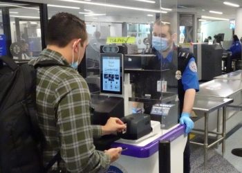 ABD’li senatörlerden havalimanlarında “mahramiyet” endişesi