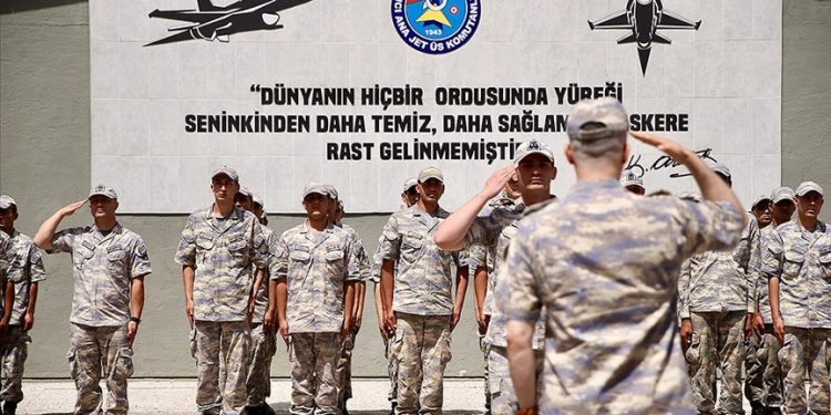 Jet üssünde bayram coşkusu