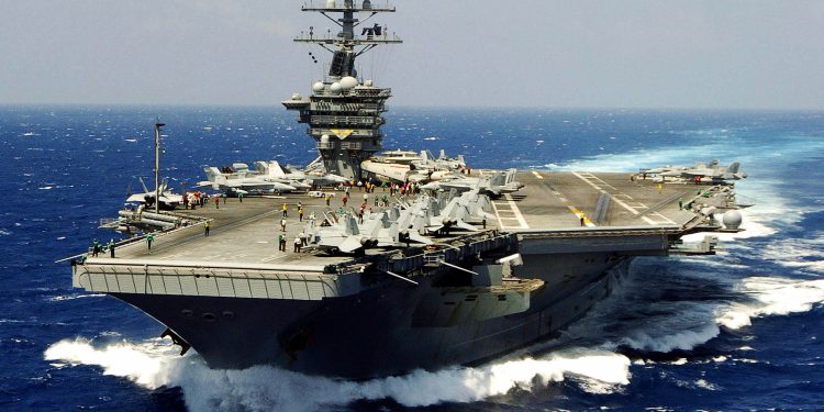Husiler Kızıldeniz’deki ABD uçak gemisini hedef aldı
