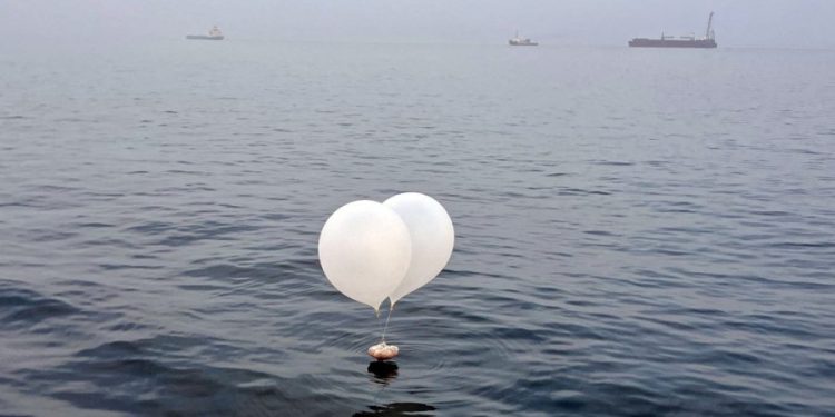 Kuzey Kore’den Güney’e dışkı dolu yüzlerce balon gönderildi