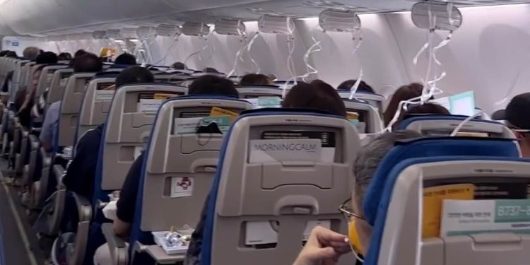Korean Air uçuşunda 13 yolcu hastaneye kaldırıldı